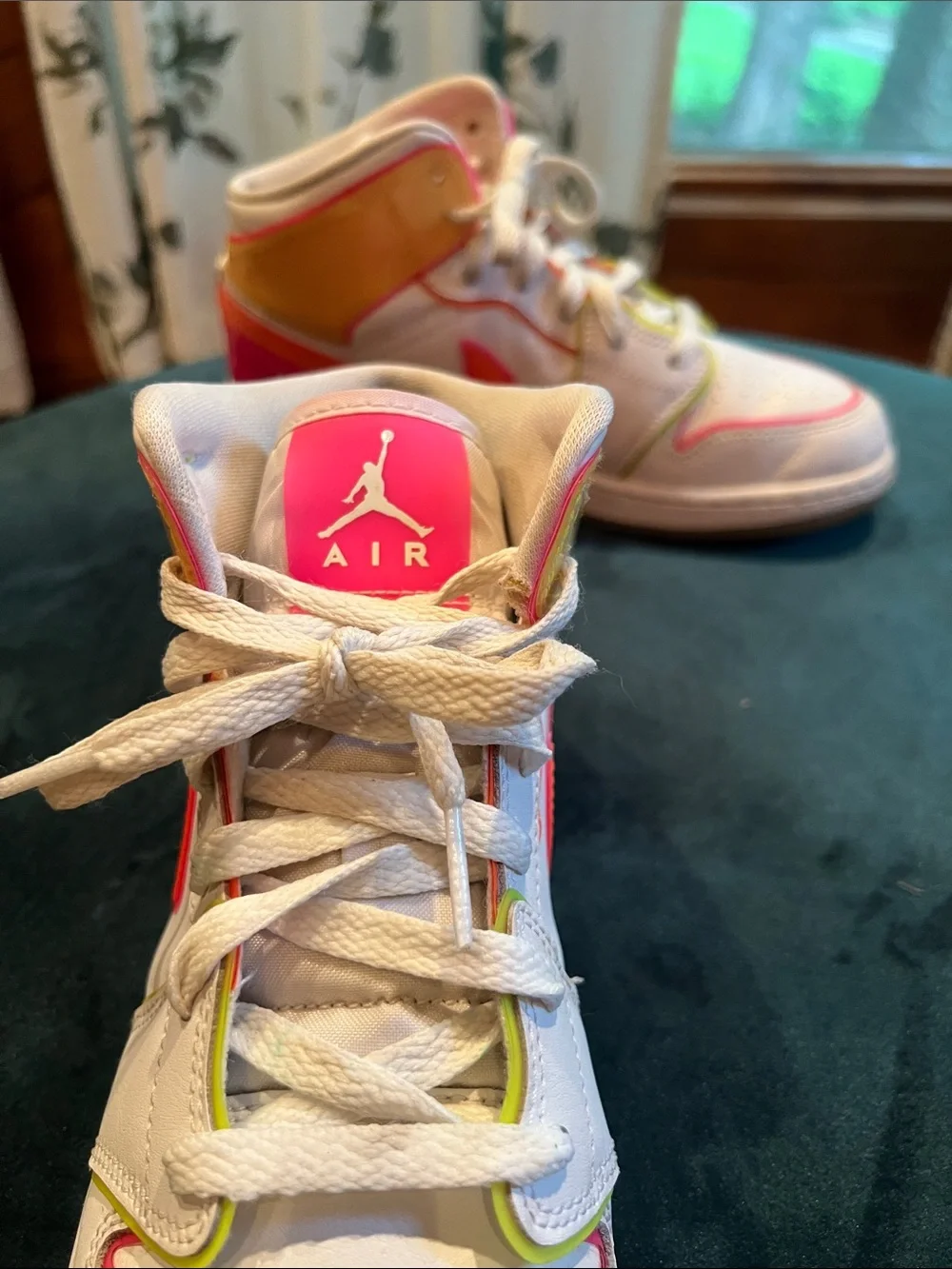 Nike Air Jordan 1 Glow Kids High-Top Sneakers